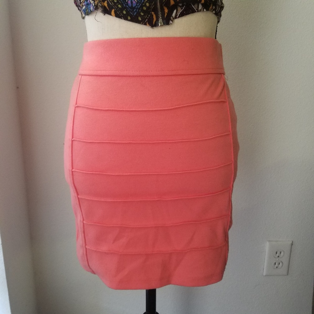 🦖3/$10 Charlotte Russe skirt, M